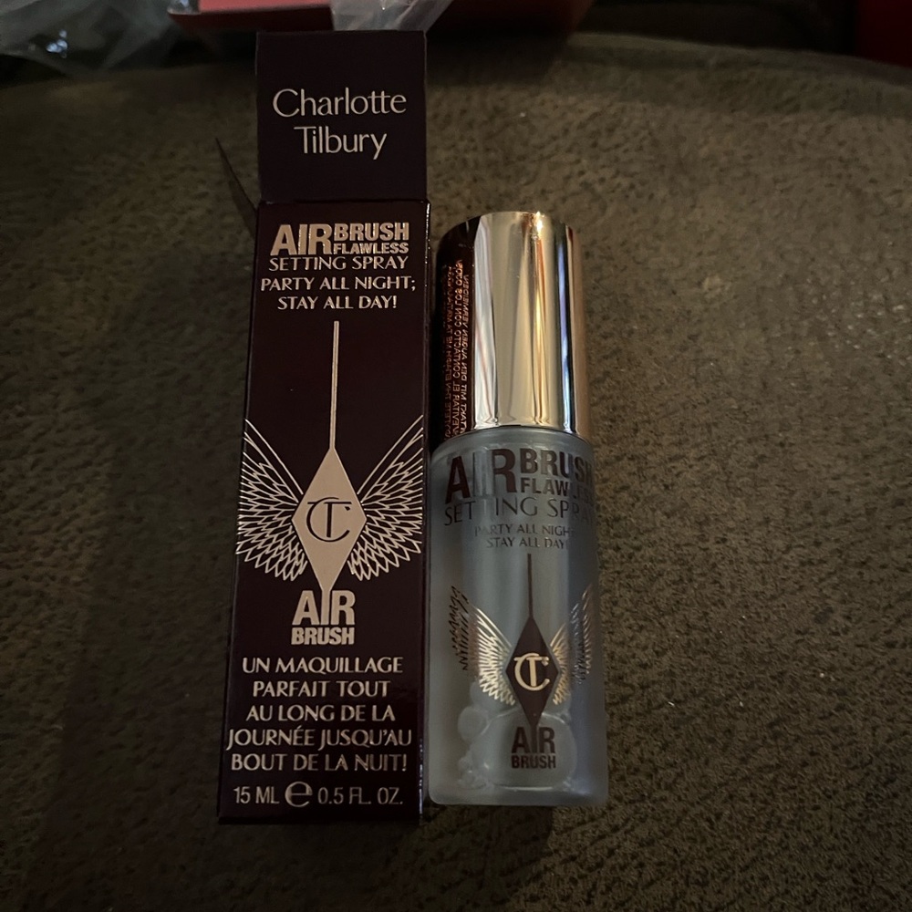 Charlotte Tilbury Airbrush Flawless Setting Spray in Black and Gold
